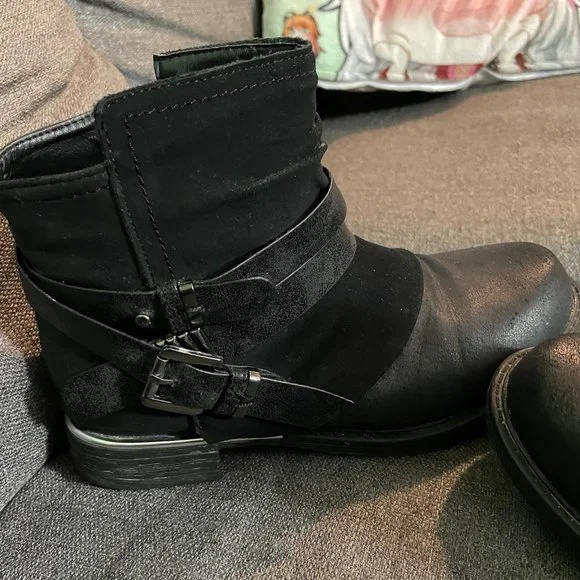 Multi-textured black booties - Picture 5 of 16